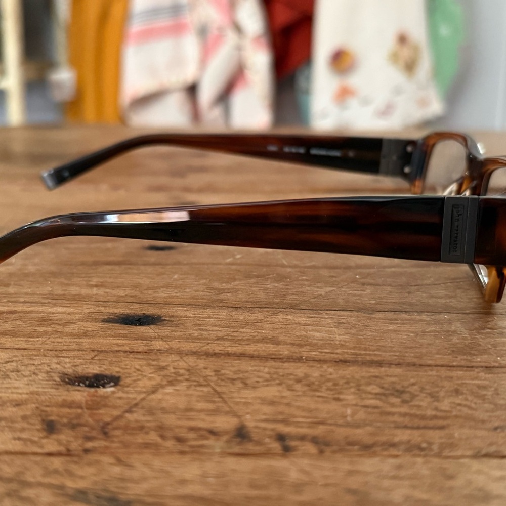 John Varvatos Tortoise Eyeglasses with Black Case - Picture 4 of 6